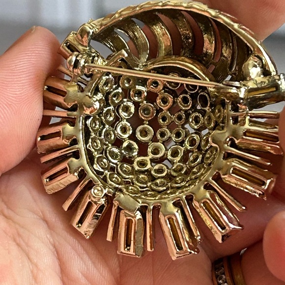 VINTAGE mid century Elegant Gold and Orange Brooch 🌻 - Picture 7 of 10